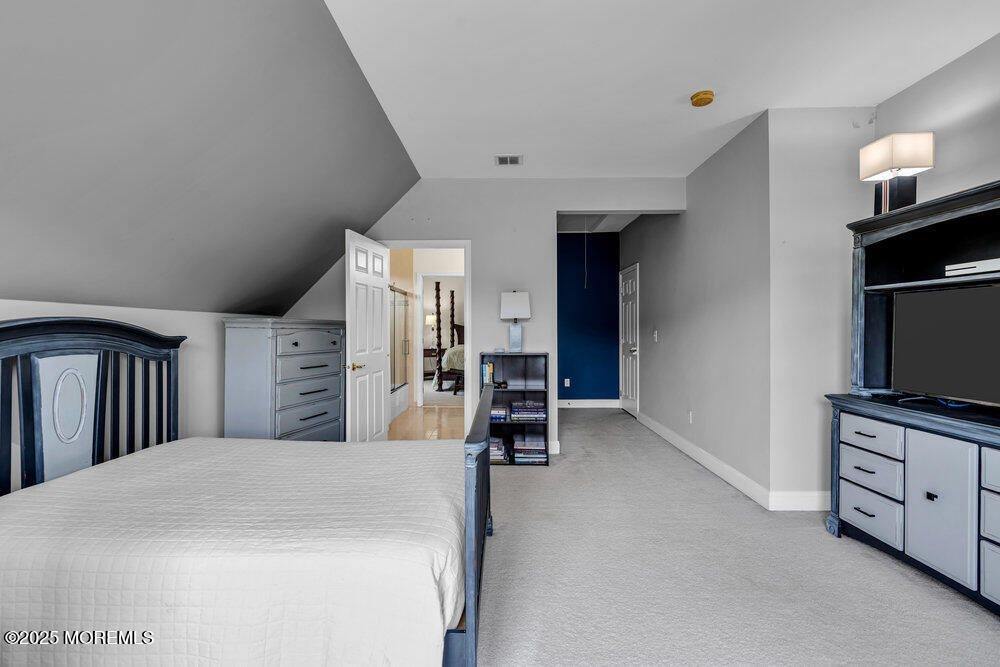 2 Elkridge Way, Manalapan, NJ 07726