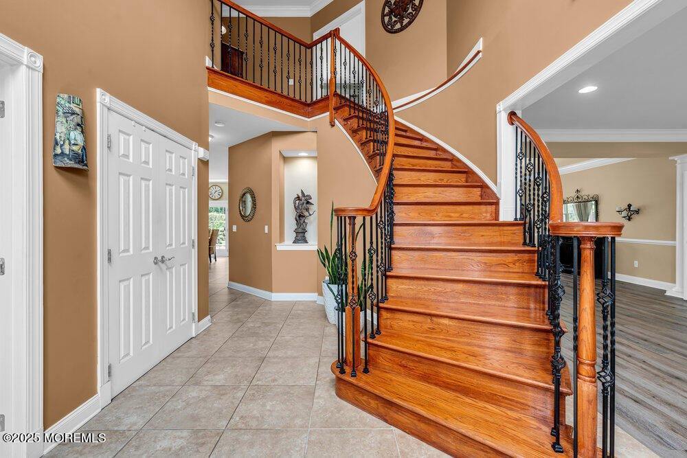 2 Elkridge Way, Manalapan, NJ 07726