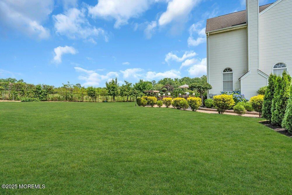 2 Elkridge Way, Manalapan, NJ 07726