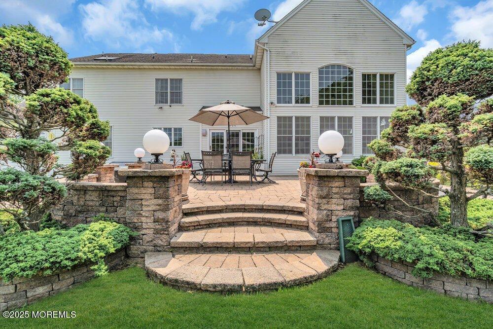 2 Elkridge Way, Manalapan, NJ 07726