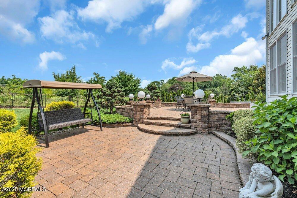 2 Elkridge Way, Manalapan, NJ 07726