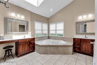 2 Elkridge Way, Manalapan, NJ 07726