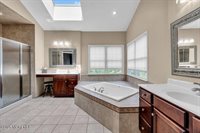 2 Elkridge Way, Manalapan, NJ 07726