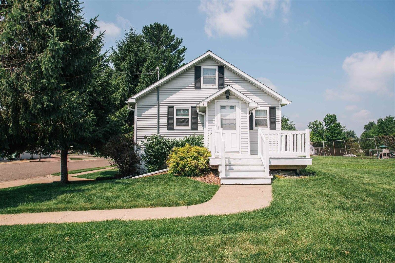 106 W Division Street, Greenwood, WI 54437