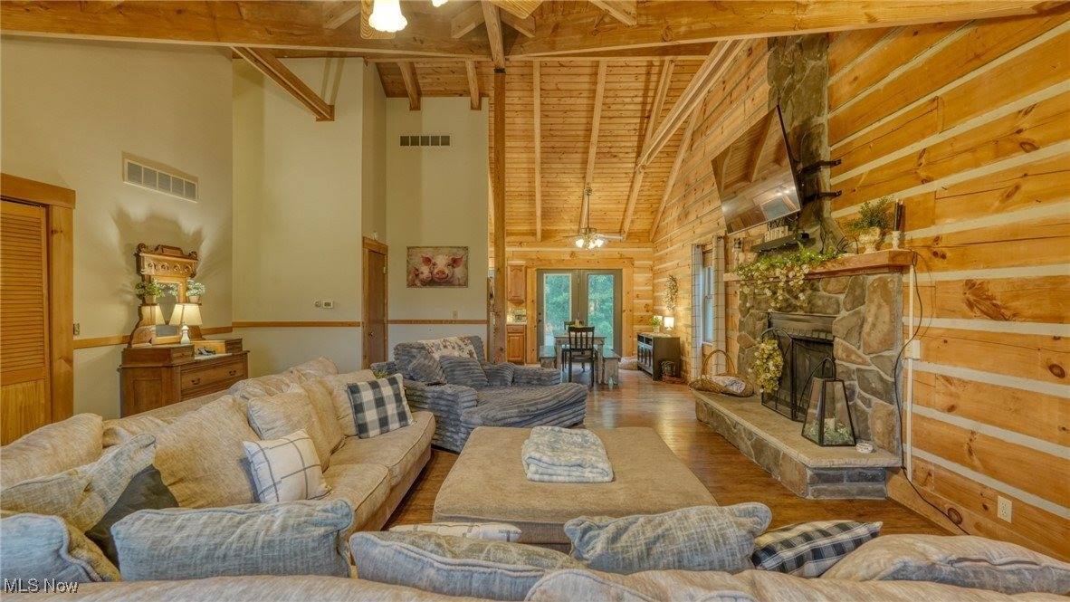 48820 Hillcrest Drive, Caldwell, OH 43724