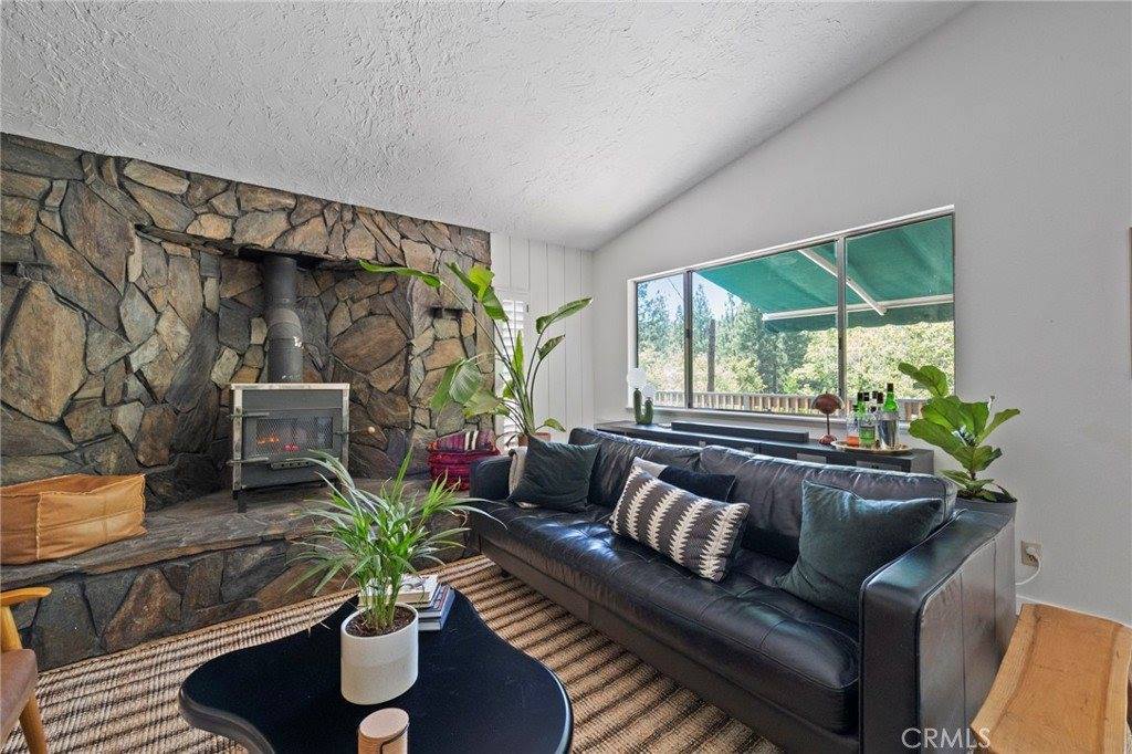 20018 Pine Mountain Drive, Groveland, CA 95321