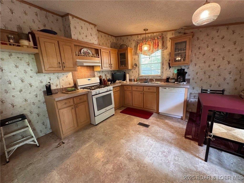 1389 Chimney Point, Sunrise Beach, MO 65079