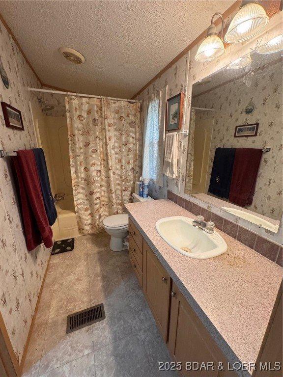 1389 Chimney Point, Sunrise Beach, MO 65079