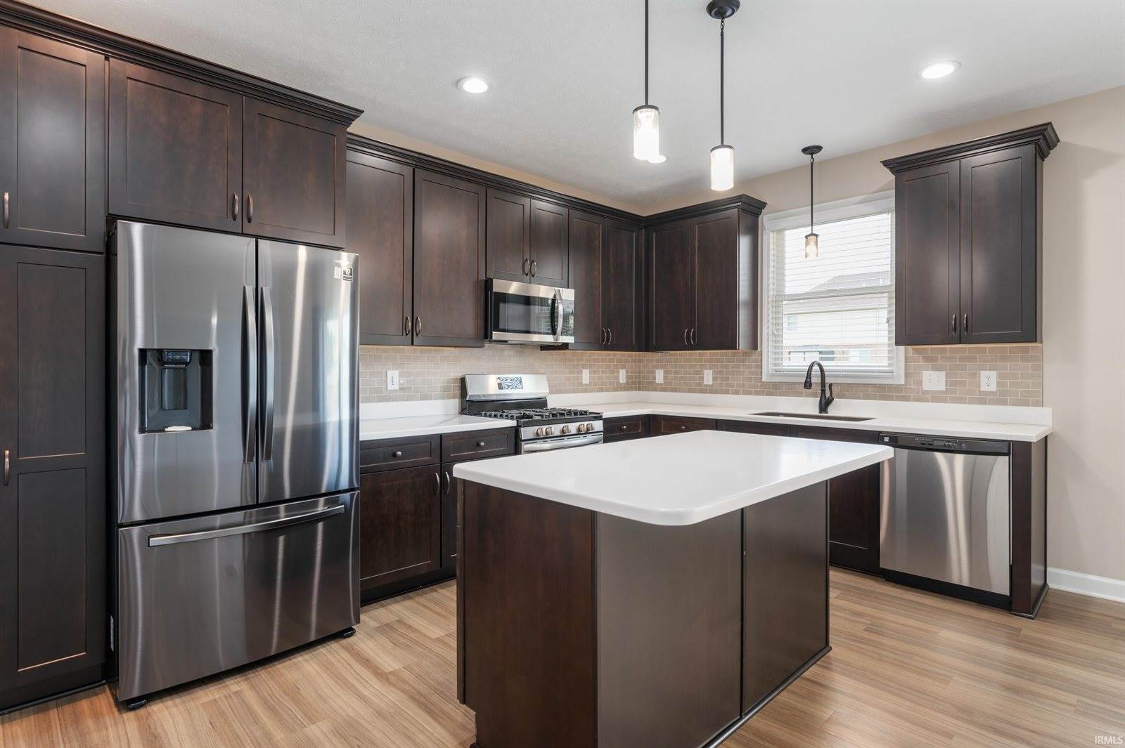 1005 N Fox Berry Drive, Yorktown, IN 47396