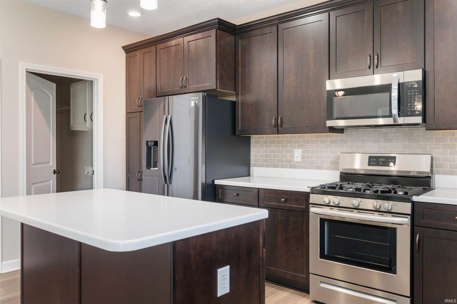 1005 N Fox Berry Drive, Yorktown, IN 47396