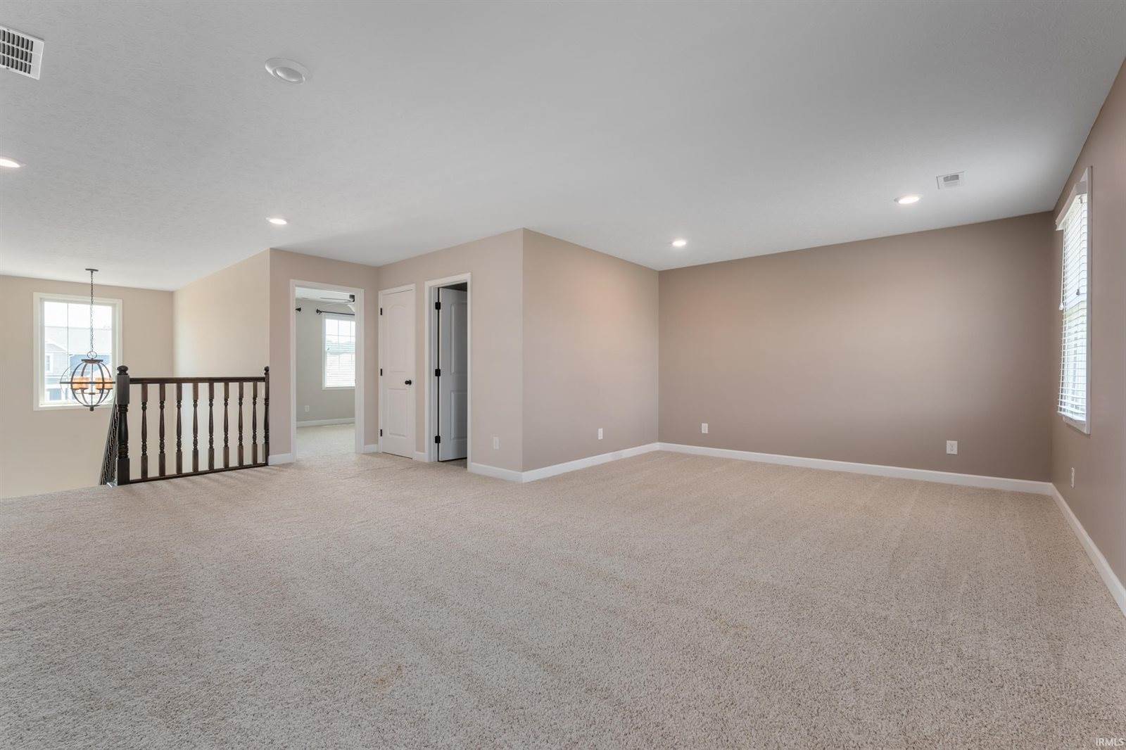 1005 N Fox Berry Drive, Yorktown, IN 47396