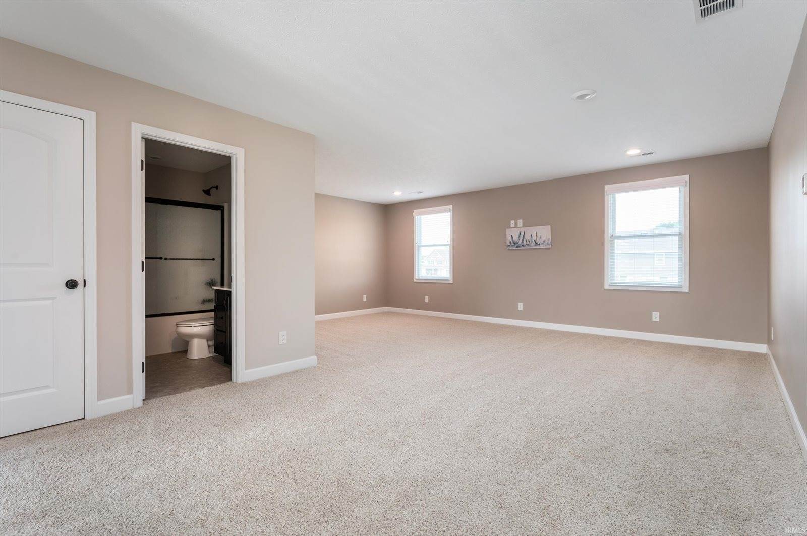 1005 N Fox Berry Drive, Yorktown, IN 47396