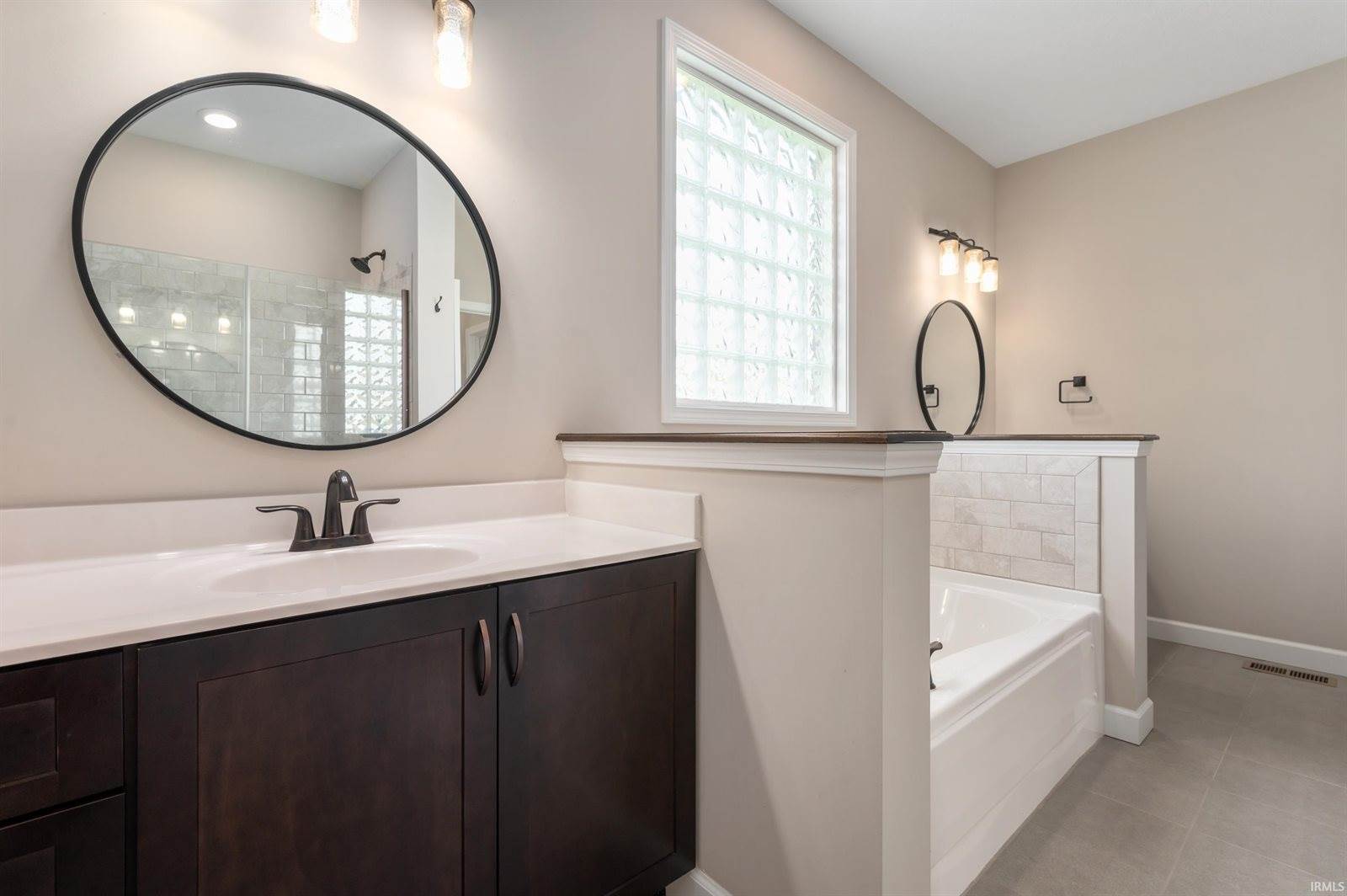 1005 N Fox Berry Drive, Yorktown, IN 47396