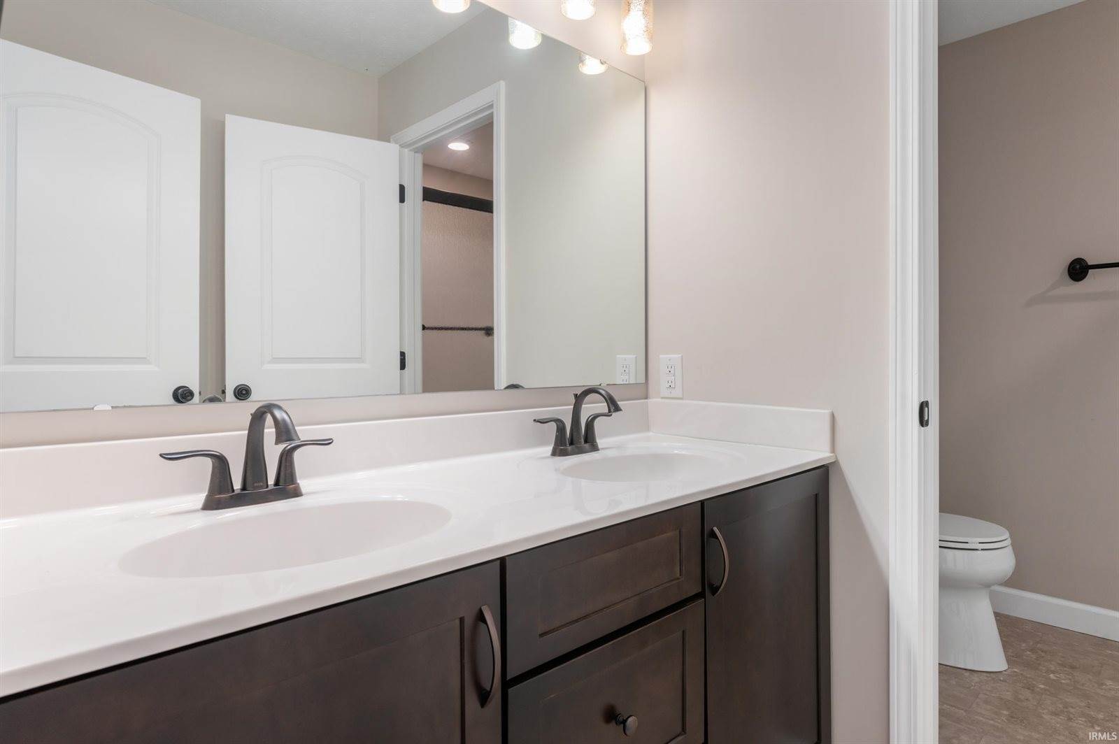 1005 N Fox Berry Drive, Yorktown, IN 47396