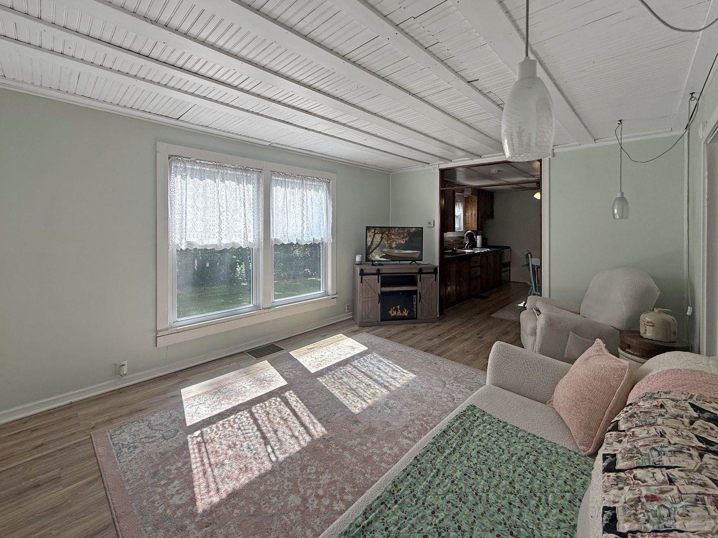 5843 West Stephenson Street Road, Freeport, IL 61032