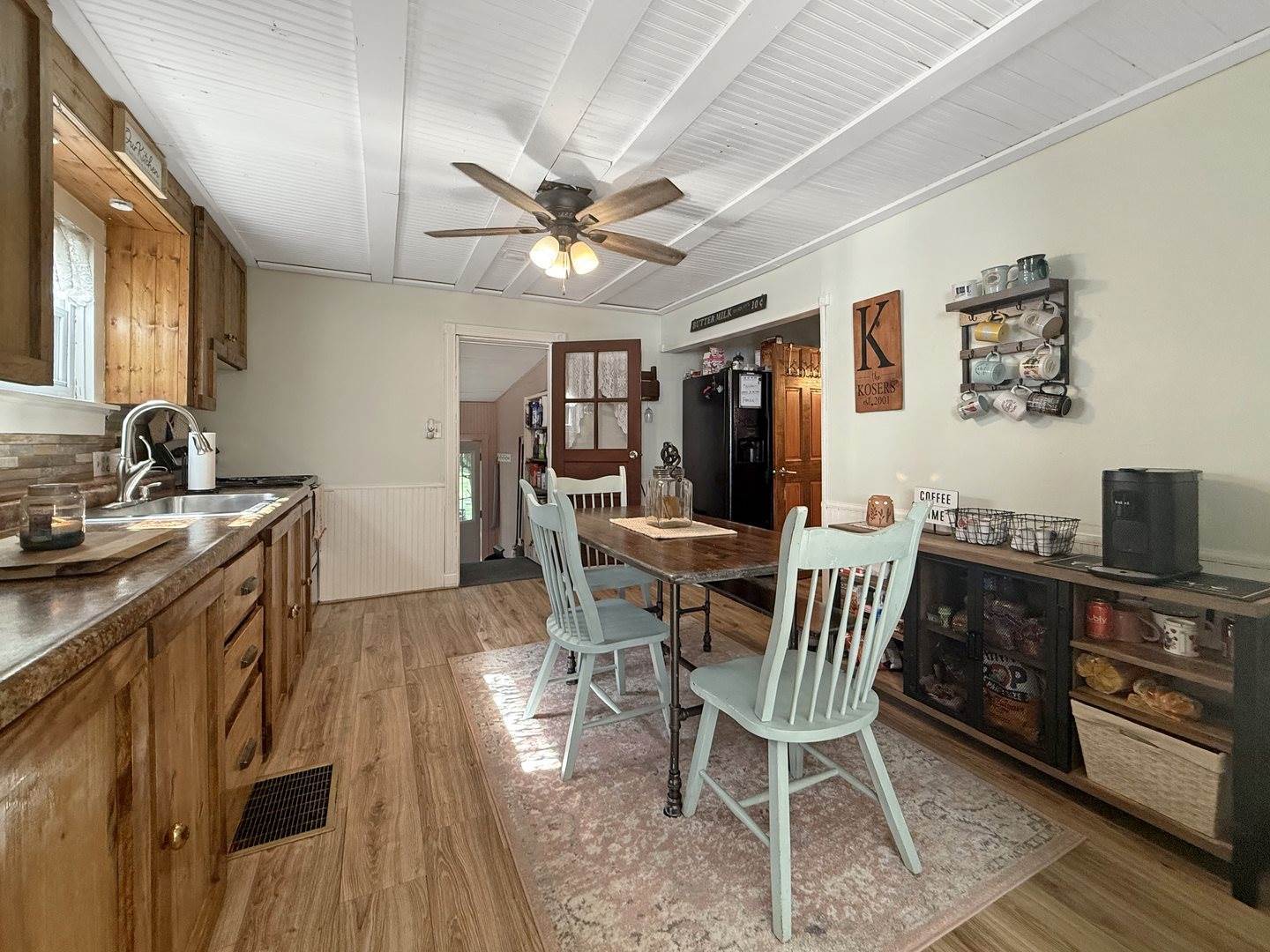 5843 West Stephenson Street Road, Freeport, IL 61032