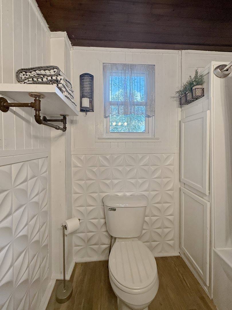 5843 West Stephenson Street Road, Freeport, IL 61032