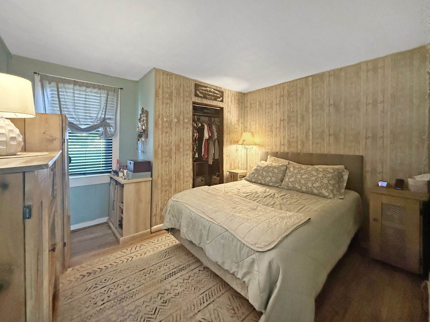 5843 West Stephenson Street Road, Freeport, IL 61032