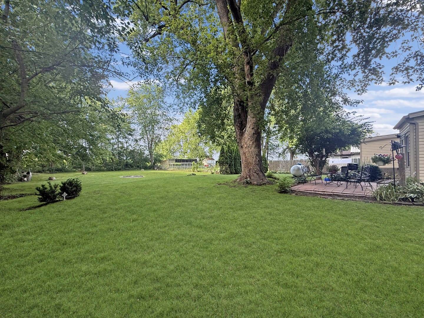 5843 West Stephenson Street Road, Freeport, IL 61032