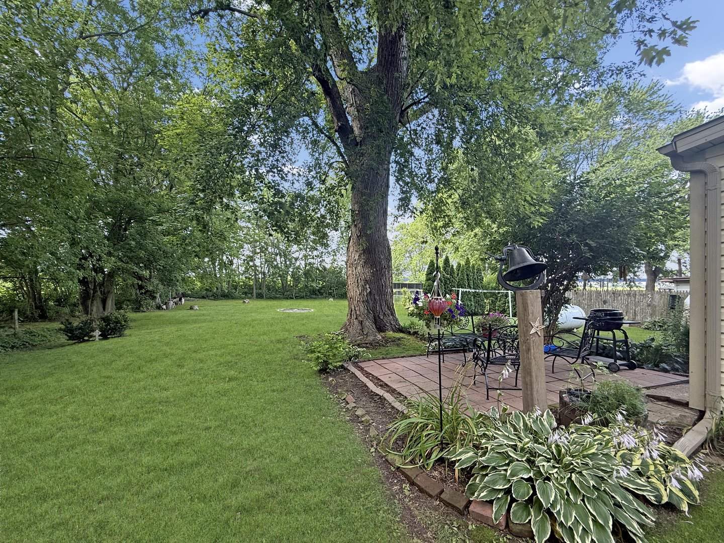 5843 West Stephenson Street Road, Freeport, IL 61032