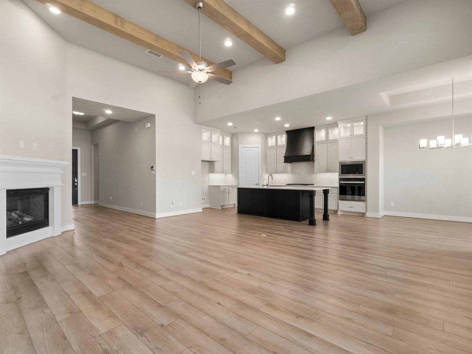 302 Marsh Wren Way, Magnolia, TX 77354