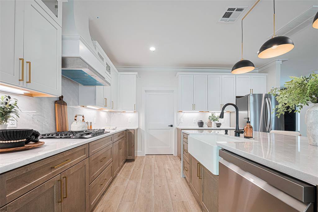 1011 New Jordan Lane, Cypress, TX 77429