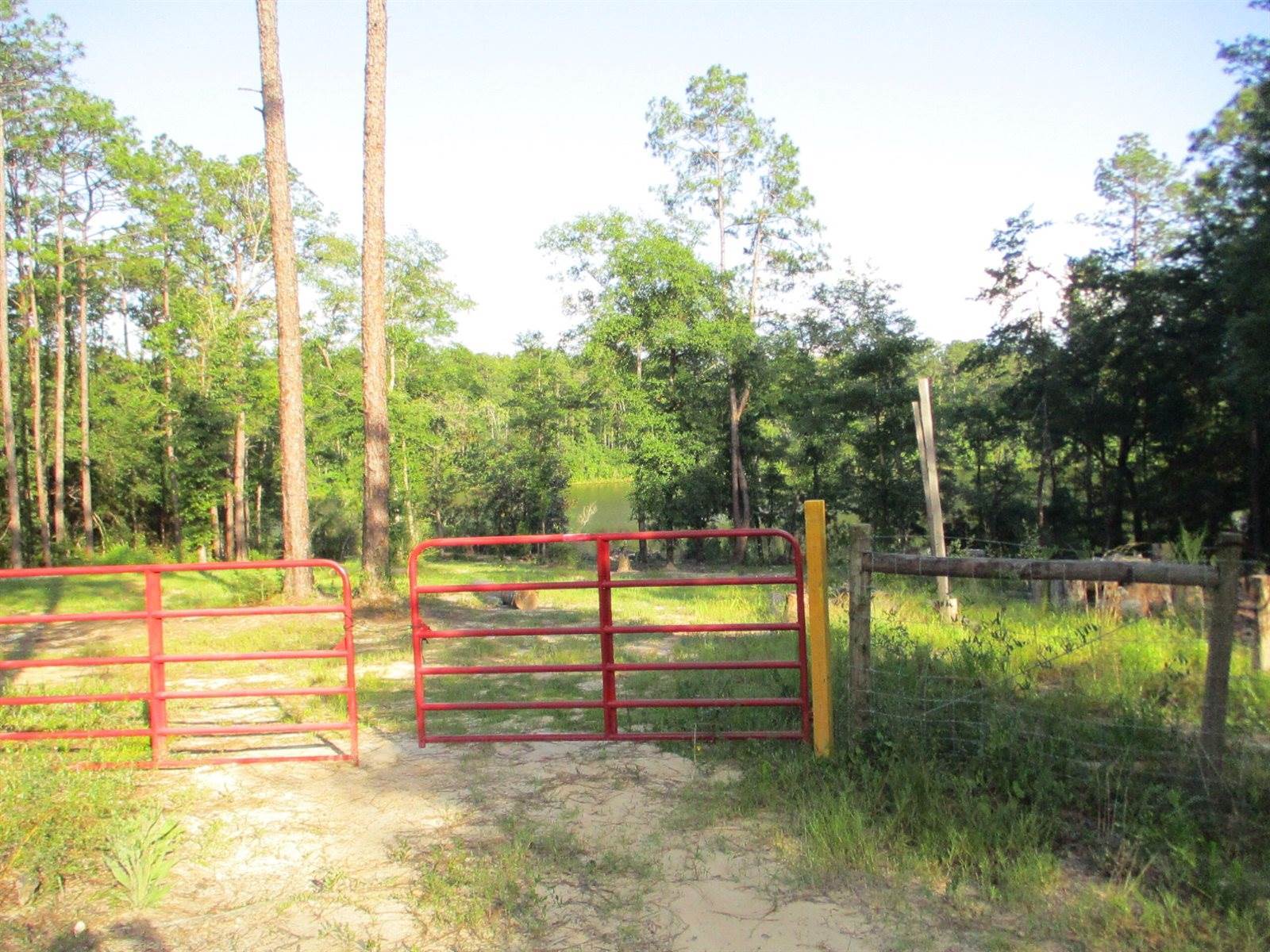 5410 Fawn Lake Road, Crestview, FL 32539