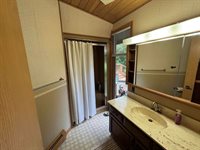 1004 East Street, Marathon, WI 54448