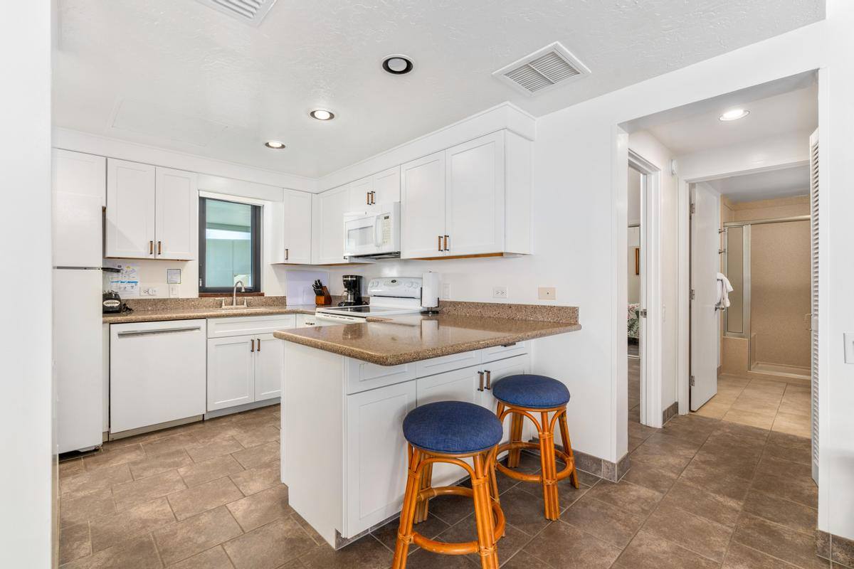 75-6040 Alii Dr, #207, Kailua-Kona, HI 96740