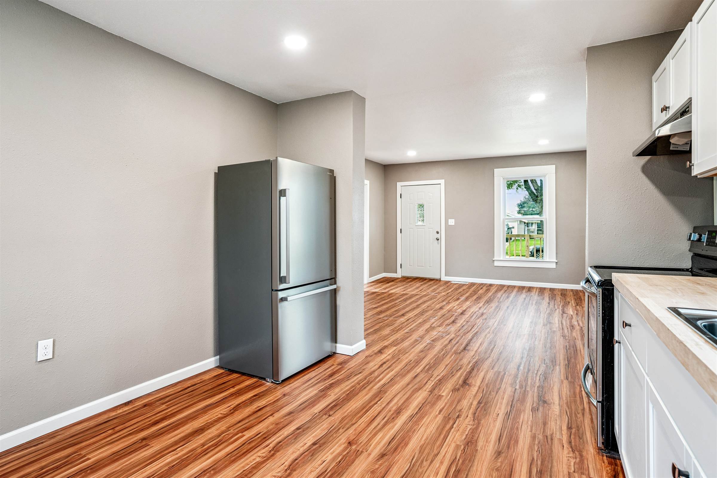 610 W 4th St, Tipton, IA 52772