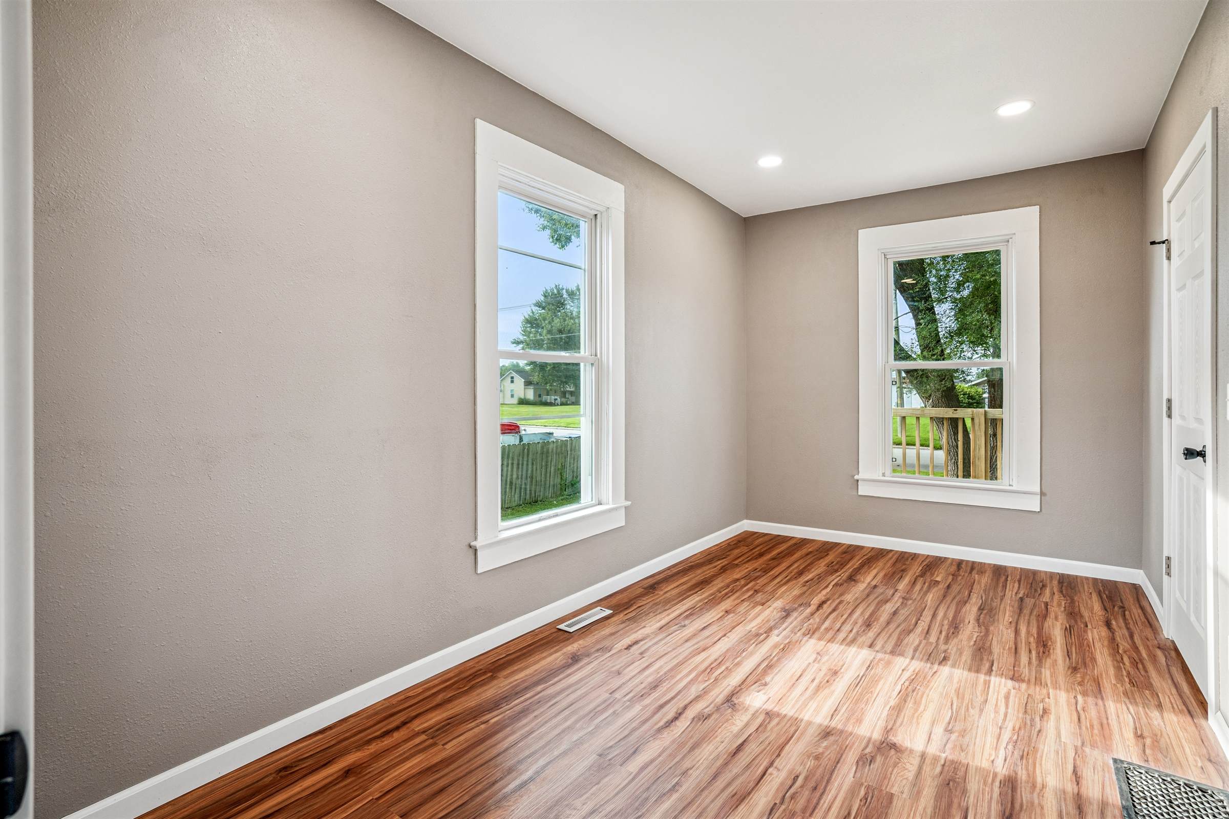 610 W 4th St, Tipton, IA 52772