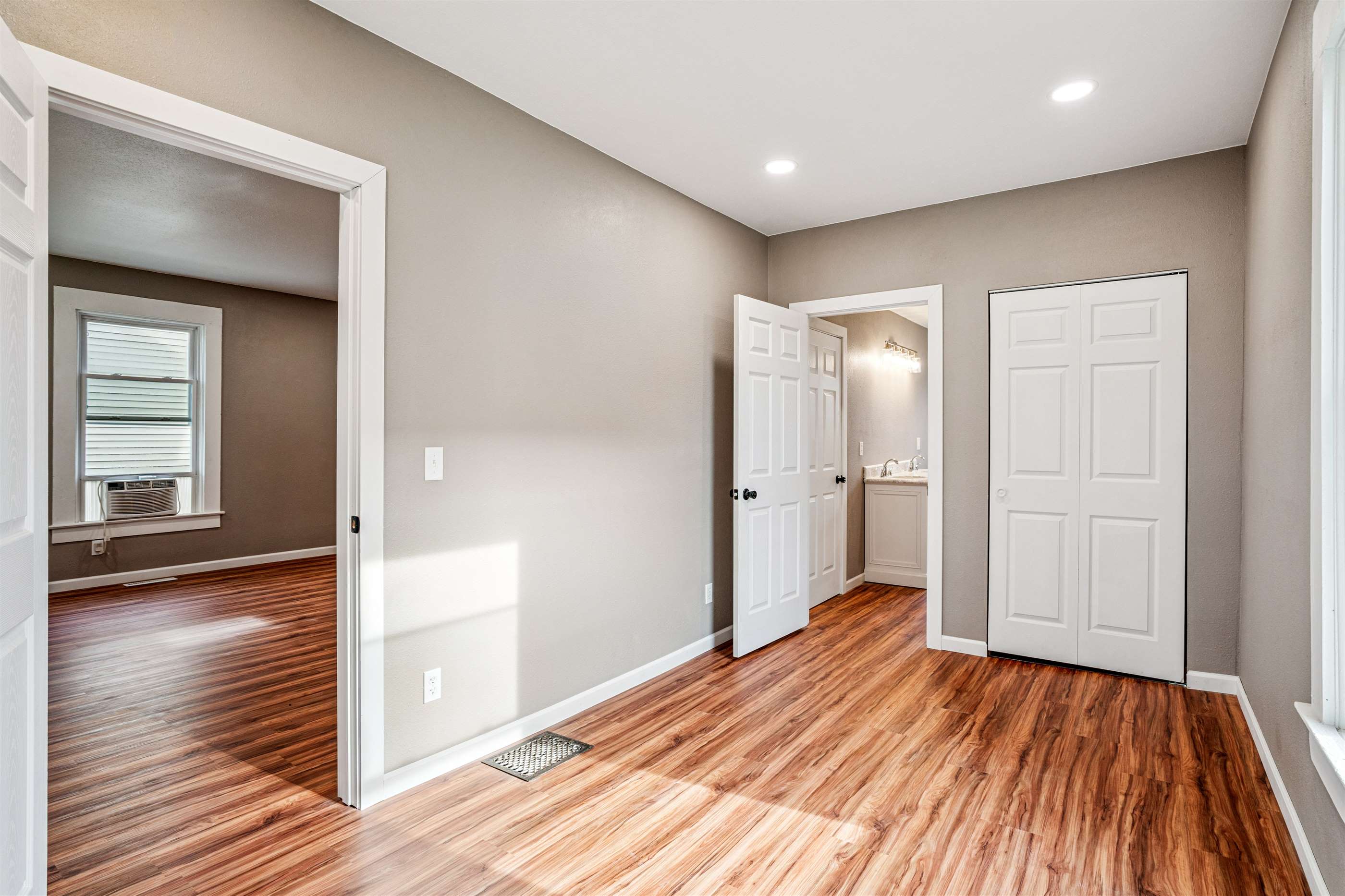 610 W 4th St, Tipton, IA 52772