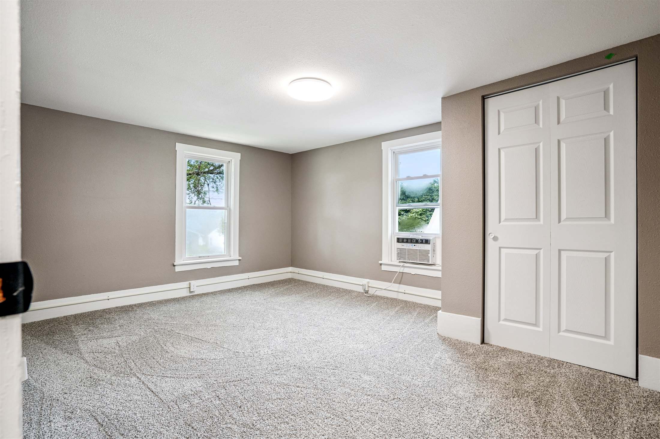 610 W 4th St, Tipton, IA 52772