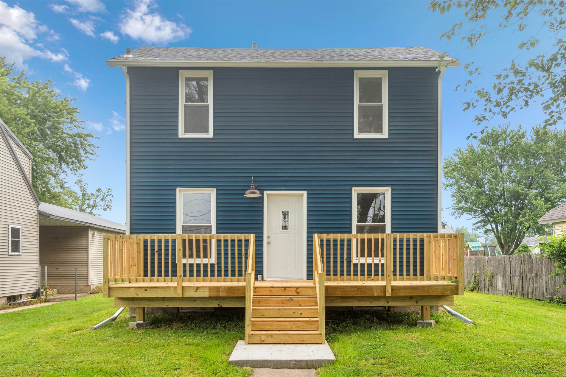 610 W 4th St, Tipton, IA 52772