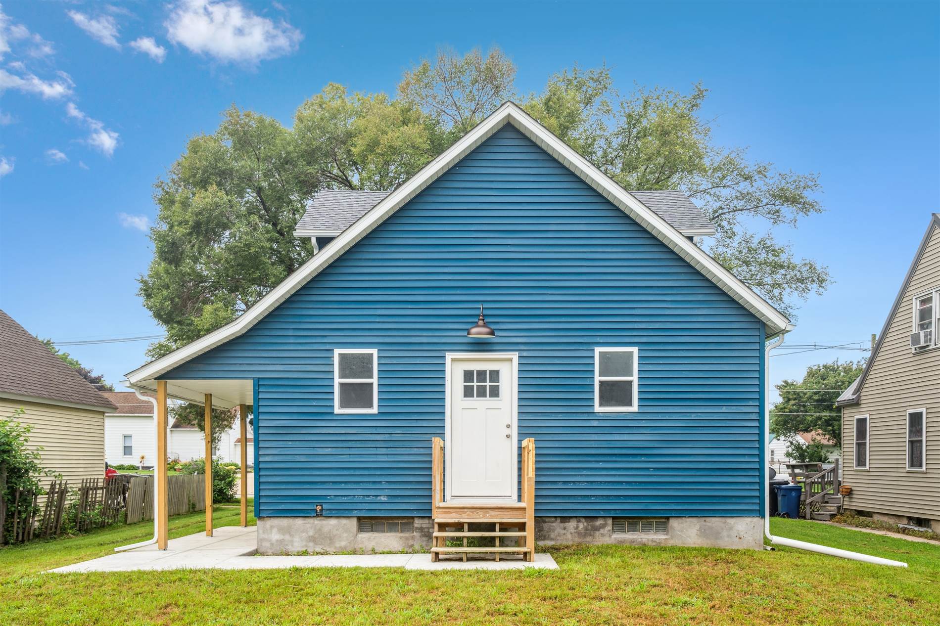 610 W 4th St, Tipton, IA 52772