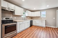 610 W 4th St, Tipton, IA 52772