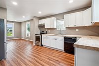 610 W 4th St, Tipton, IA 52772