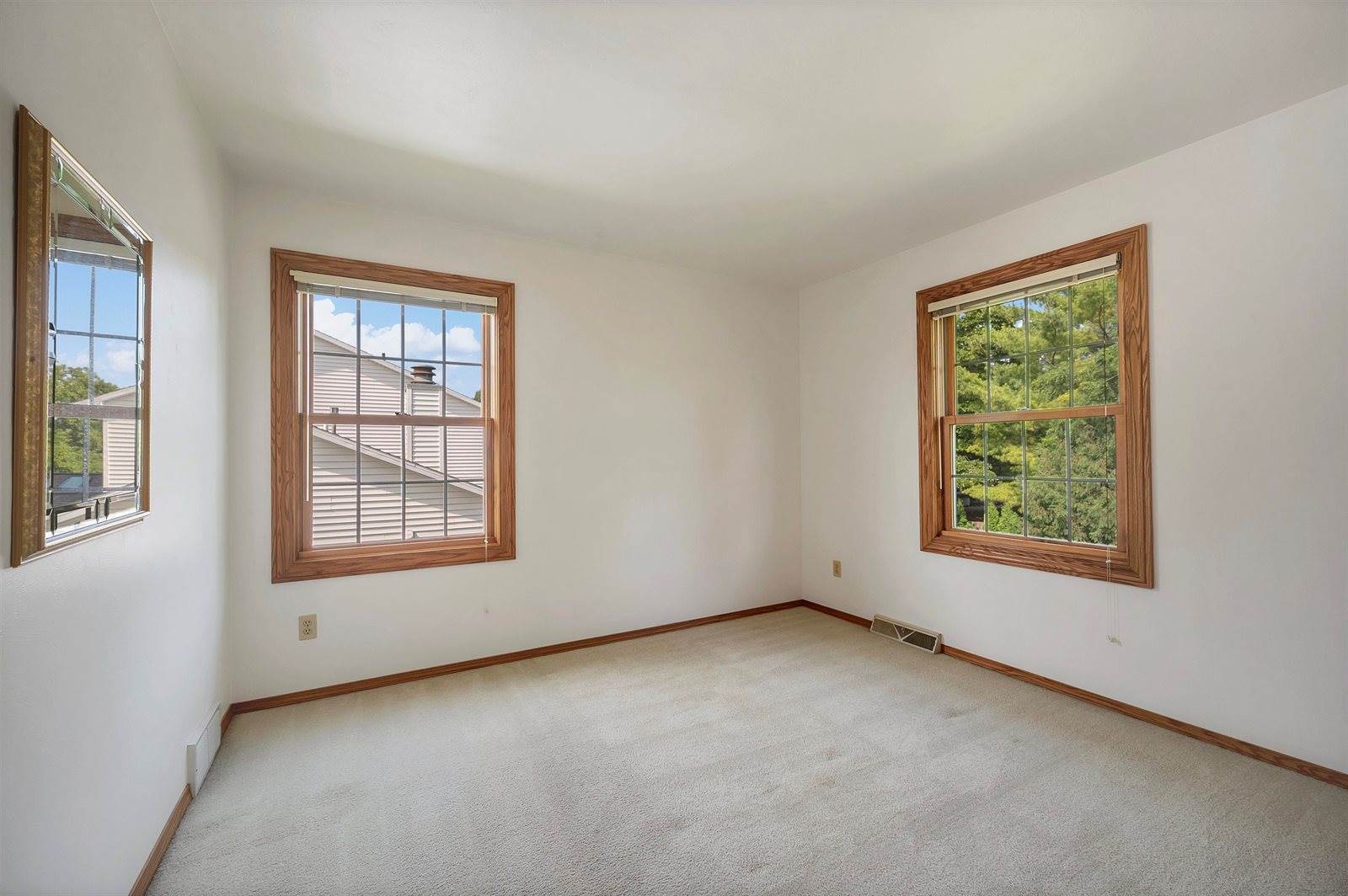 3912 East Saint Croix Circle, Green Bay, WI 54301