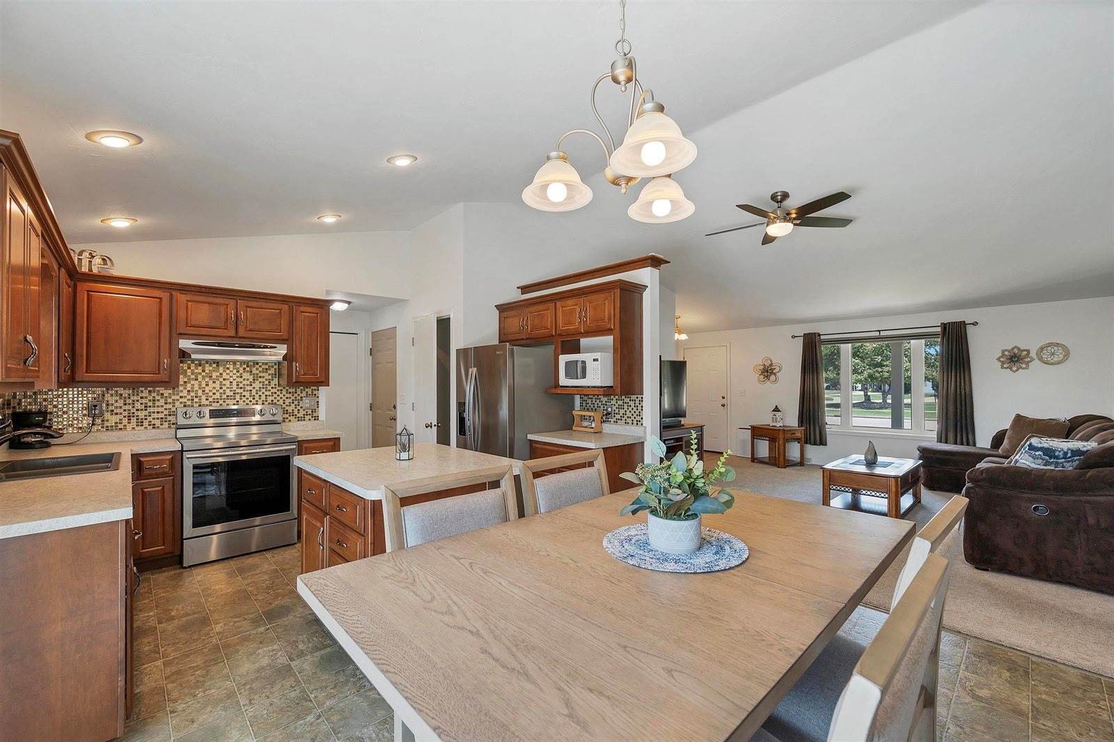 1216 South 9TH Street, De Pere, WI 54115