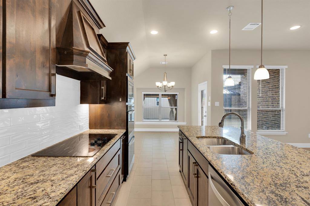 88 River Oaks Boulevard, Waxahachie, TX 75165