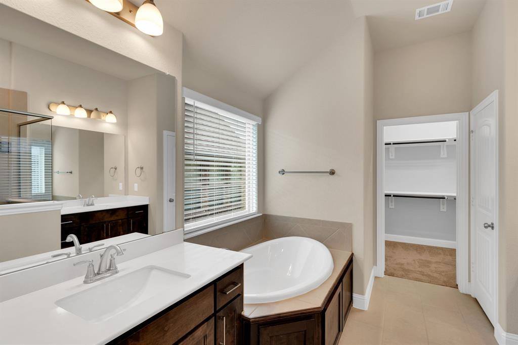 88 River Oaks Boulevard, Waxahachie, TX 75165