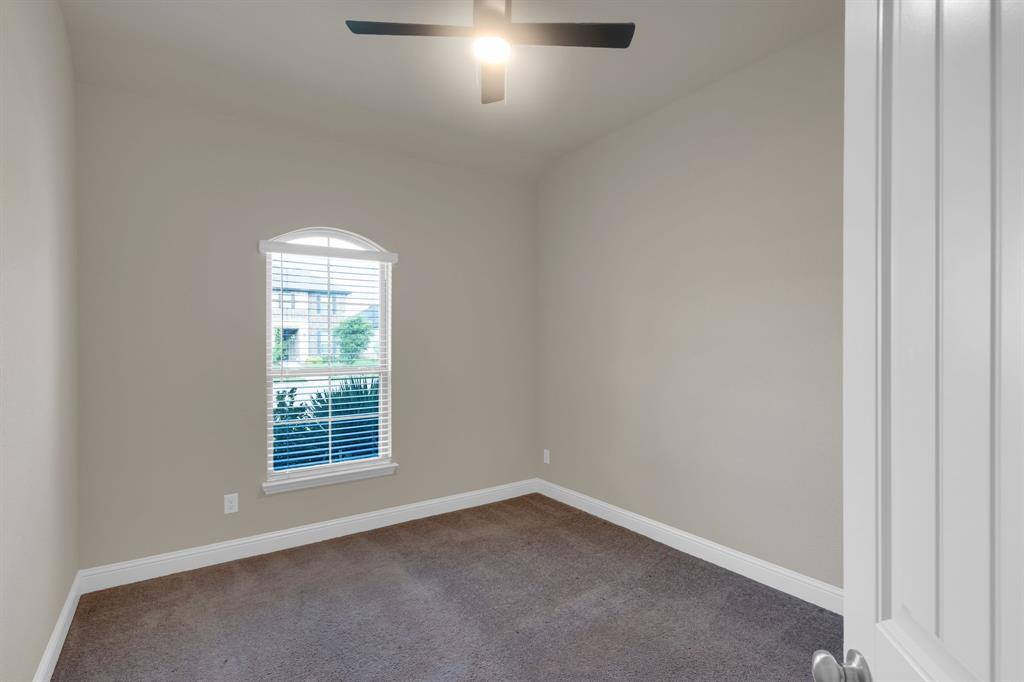 88 River Oaks Boulevard, Waxahachie, TX 75165