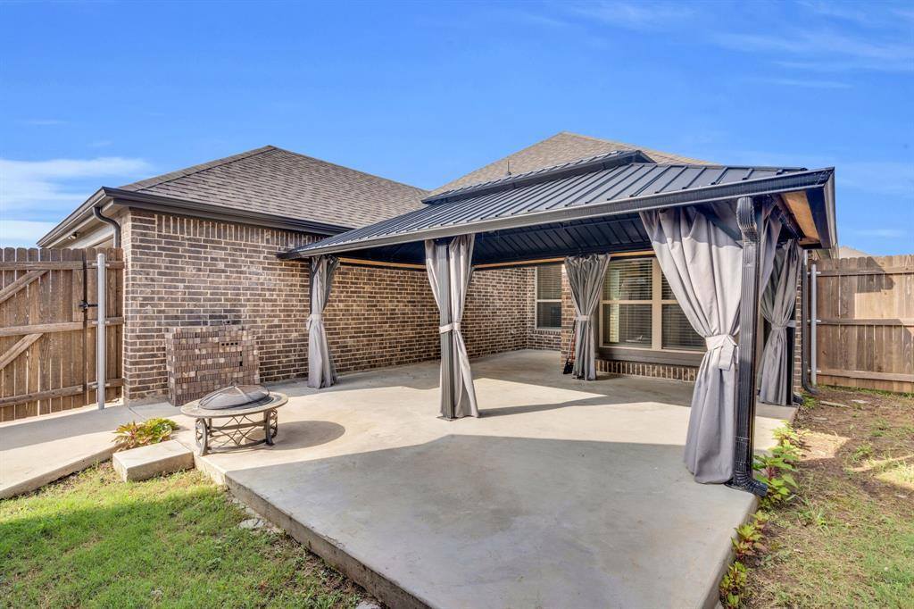 88 River Oaks Boulevard, Waxahachie, TX 75165
