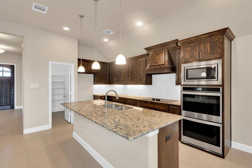 88 River Oaks Boulevard, Waxahachie, TX 75165