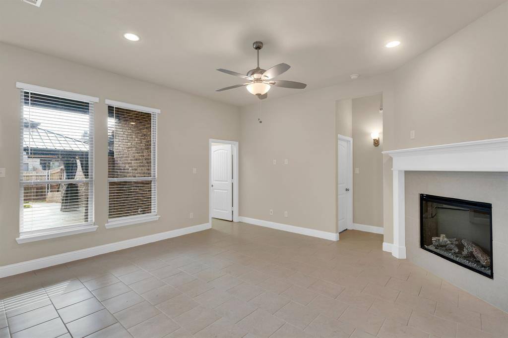 88 River Oaks Boulevard, Waxahachie, TX 75165