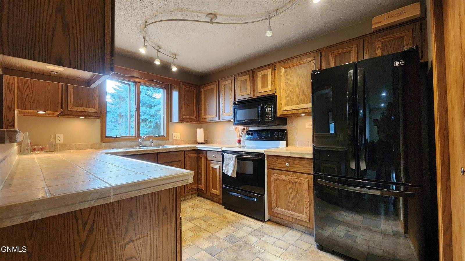 2903 Vancouver Lane, Bismarck, ND 58503