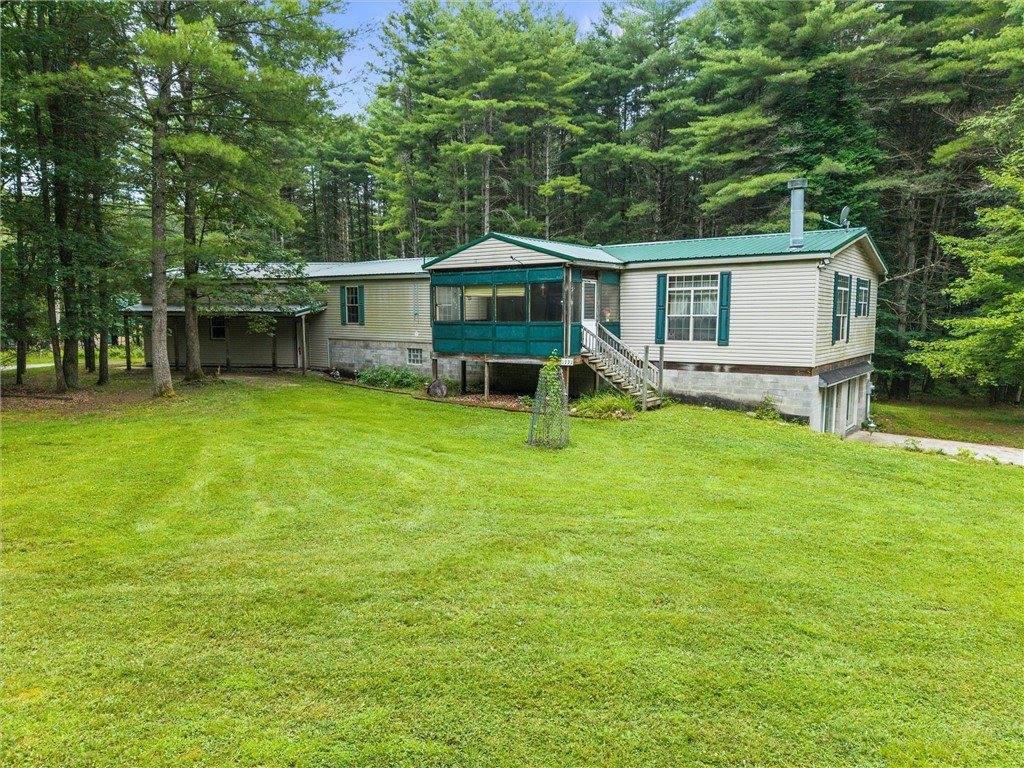 1771 Roundtown Rd, Crown, PA 16220