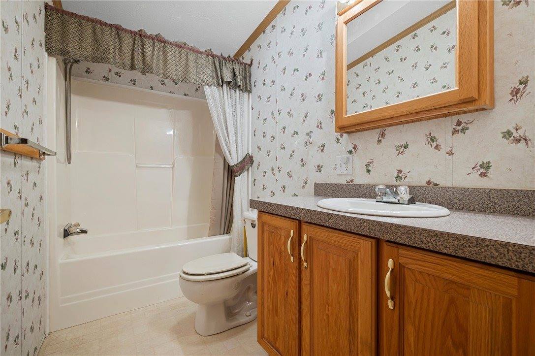 1771 Roundtown Rd, Crown, PA 16220