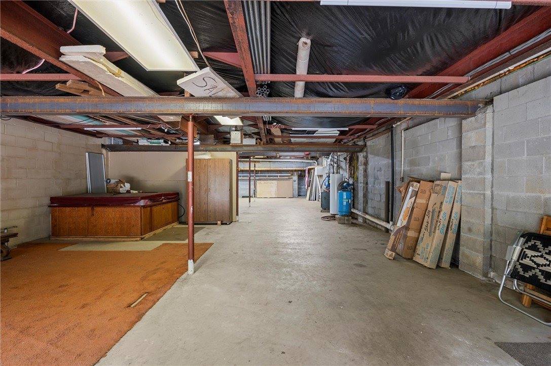 1771 Roundtown Rd, Crown, PA 16220