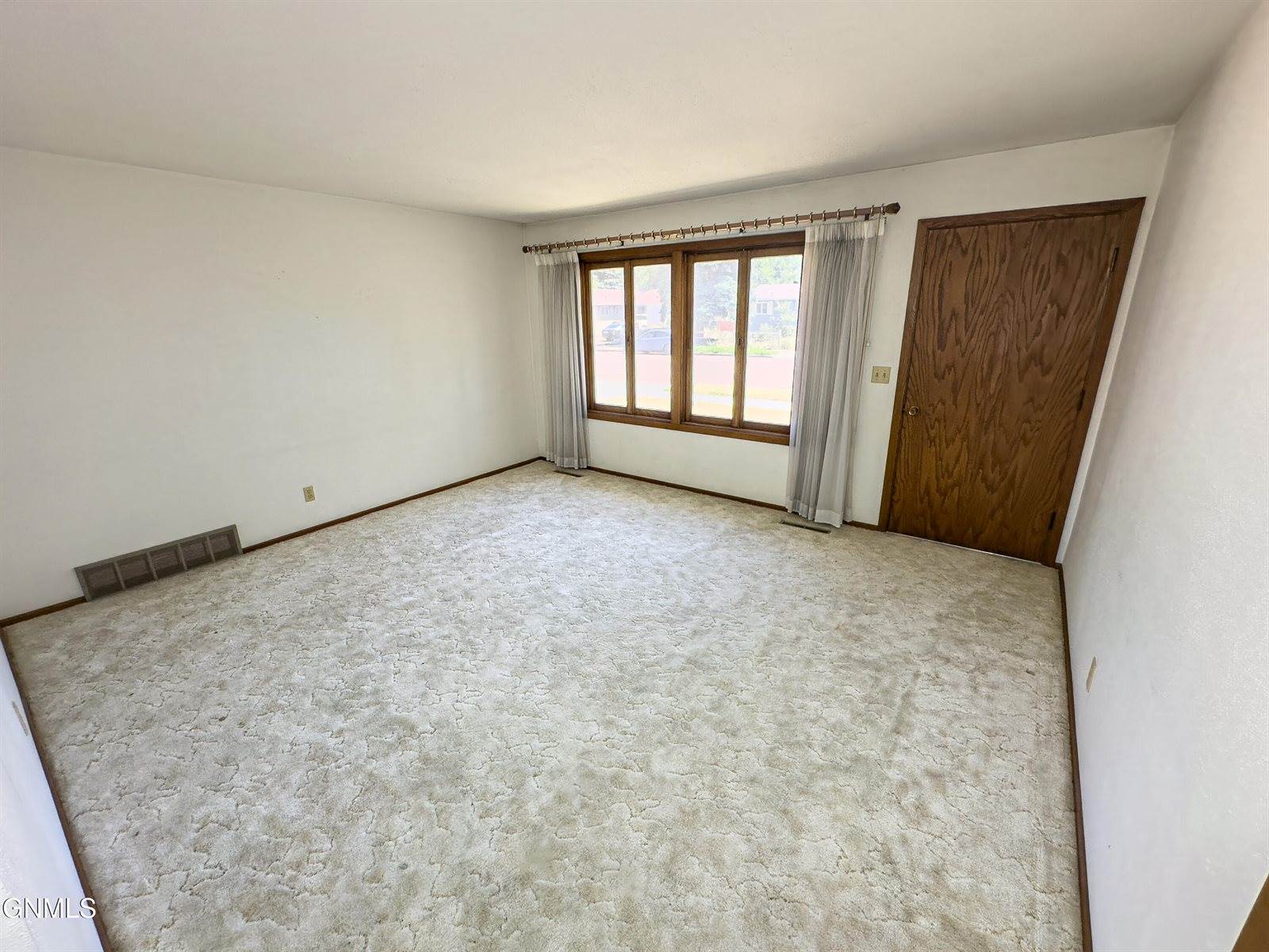 1805 2nd Avenue East, Williston, ND 58801